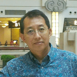 headshot of professor Hwang